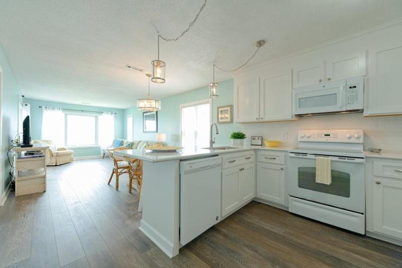 Sandy Dunes Oceanfront Condo - Just Renovated June 2020 Myrtle Beach Dış mekan fotoğraf